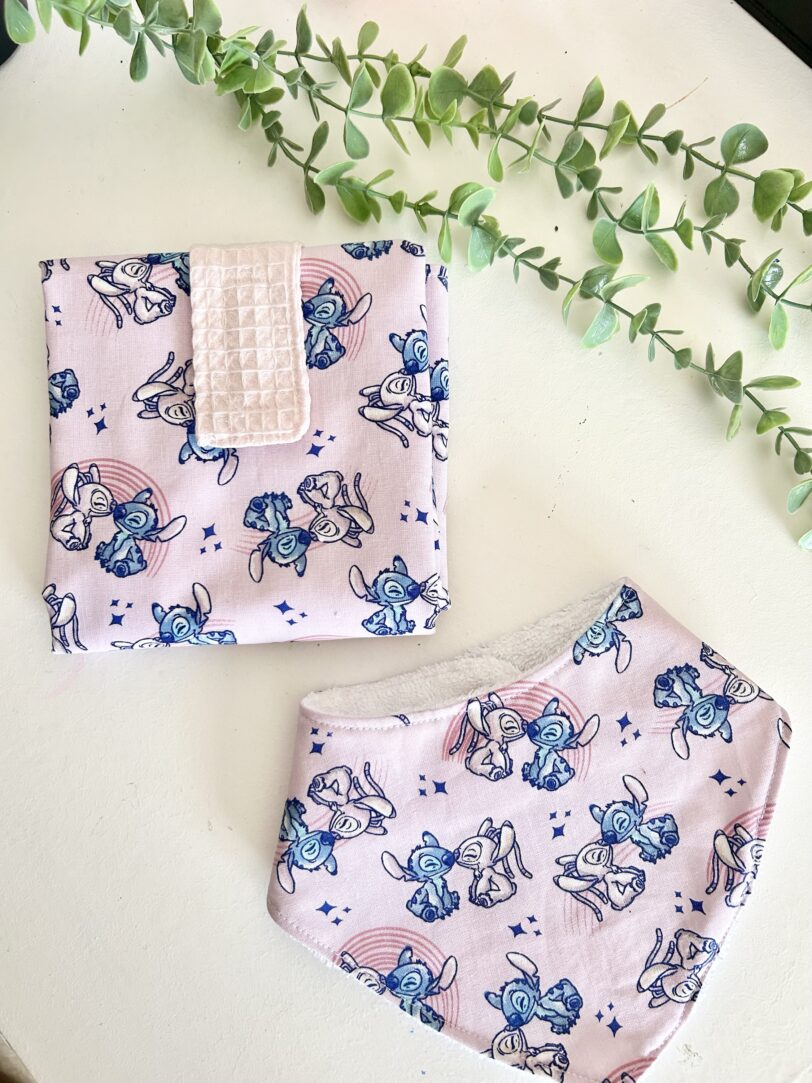 Pack Cambiador & Babero bandana Stitch Rosa