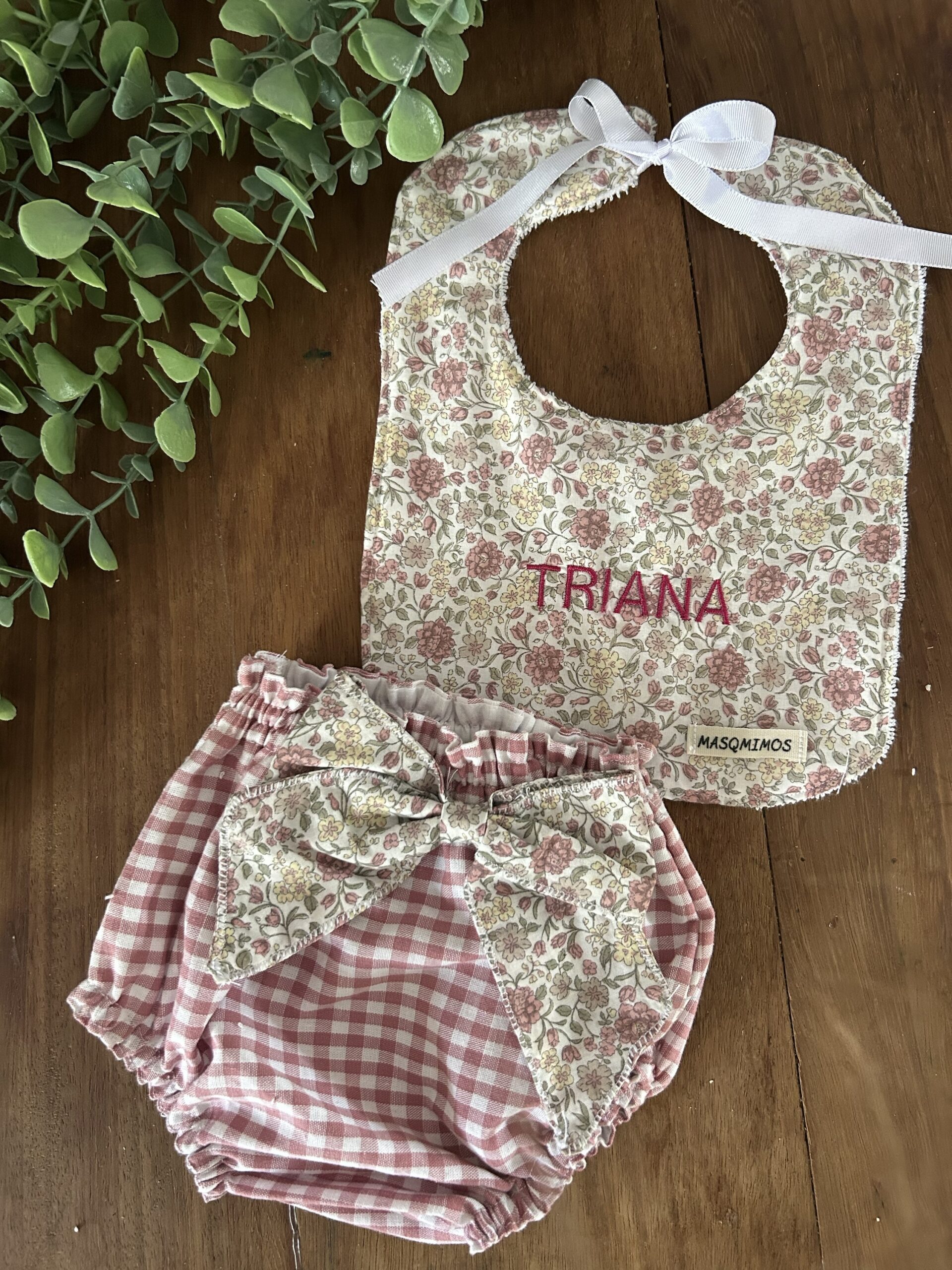 Babero + Cubrepañal Angela