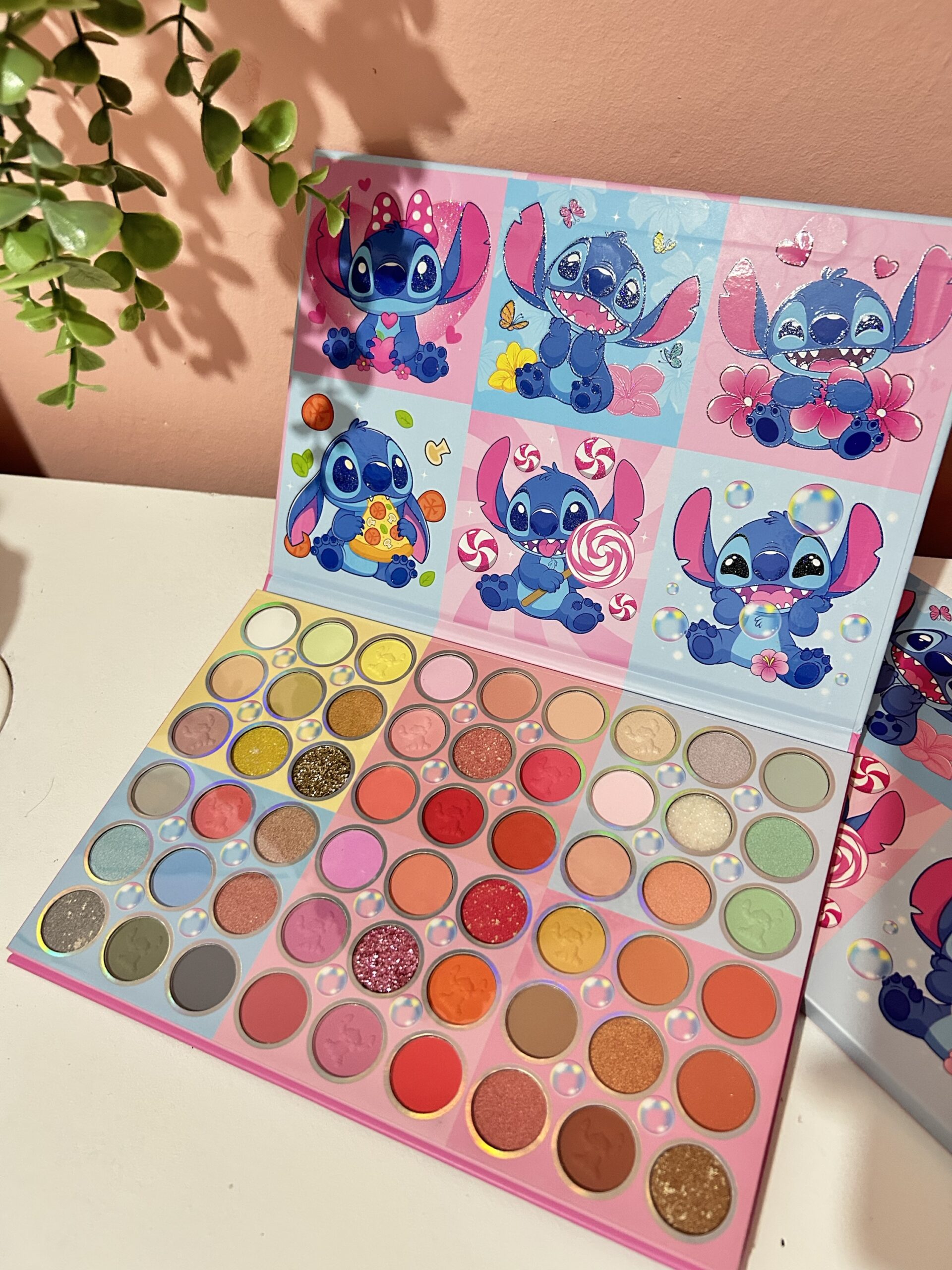 Paleta de sombras de Stitch