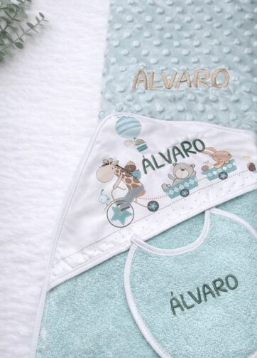 Pack Manta, Capa de Baño y Babero personalizada Animales turquesa